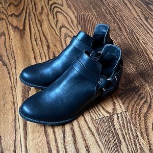 Wild fable, Black booties